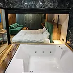 B.g Luxury 아파트
