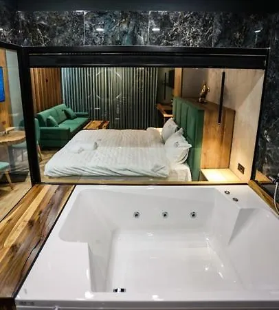 B.g Luxury Apartment
