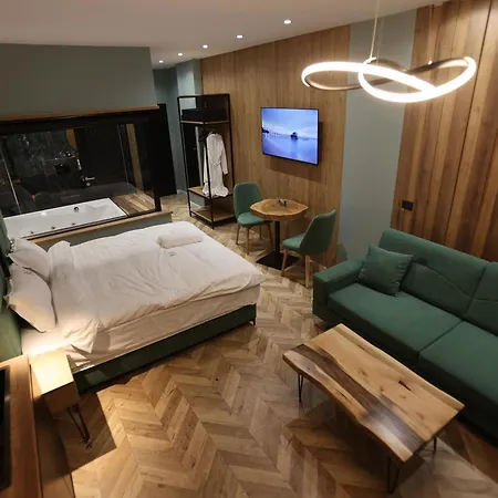 B.g Luxury * Korce