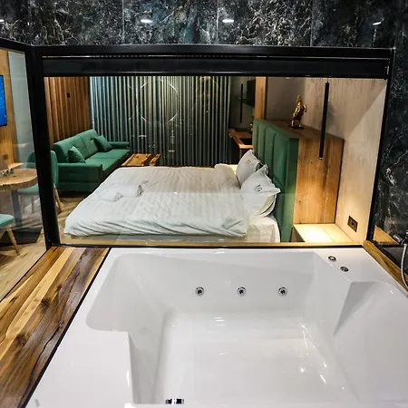 B.g Luxury Apartment